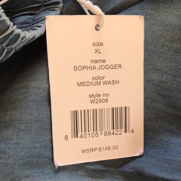 ✈️Walter Baker Sophia Medium Wash lightweight silky feel denim joggers - Picture 5 of 10